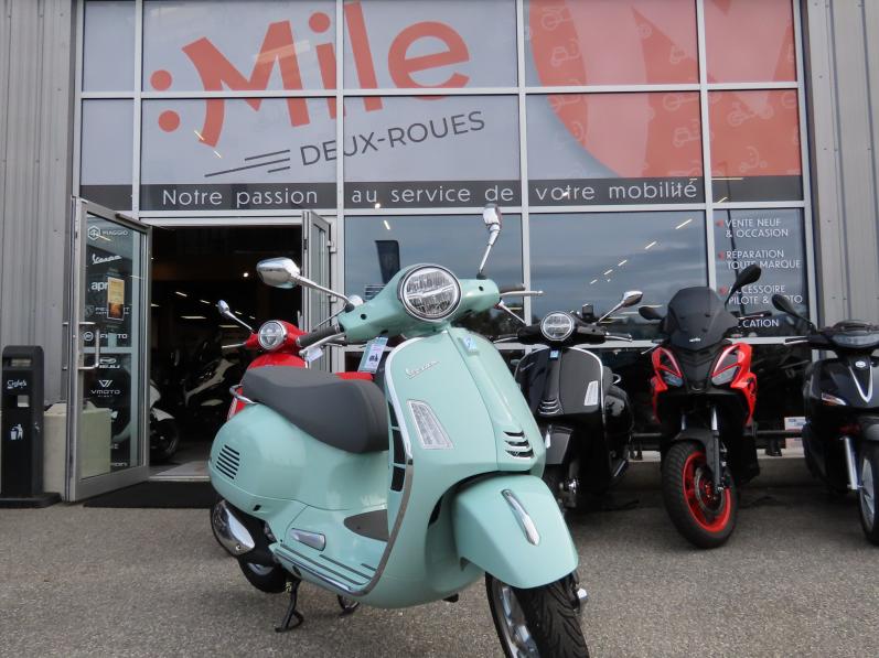 VESPA GTS 300 NEUF - DESTOCKAGE - GARANTIE 2 ANS